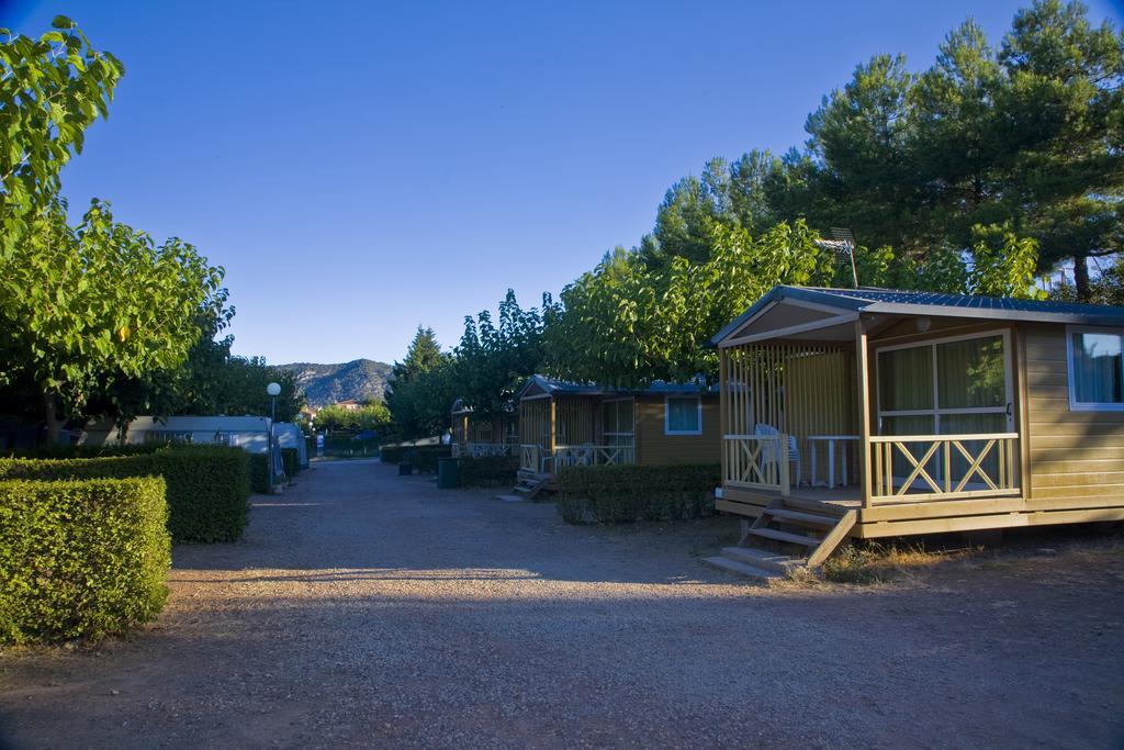Montsant Park Camping & Bungalow Ulldemolins ภายนอก รูปภาพ
