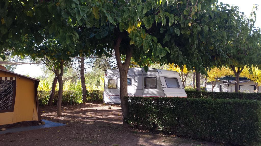 Montsant Park Camping & Bungalow Ulldemolins ภายนอก รูปภาพ