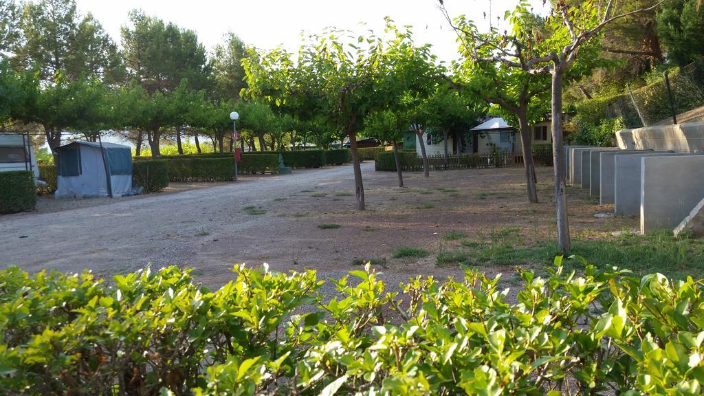 Montsant Park Camping & Bungalow Ulldemolins ภายนอก รูปภาพ